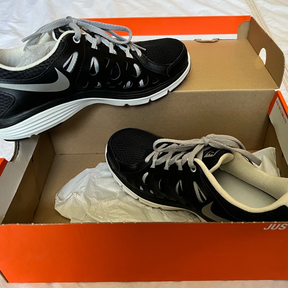 Nike Women’s Black Dual Fusion 2 Running Shoes Size 8 NEW 🔥 - Picture 6 of 8